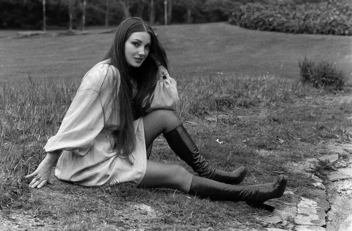 Framed Print : Jane Seymour April 1973 Actress Pictured at Pinewood Studios Framed Print : Jane Seymour April 1973 Actress Pictured at Pinewood Studios