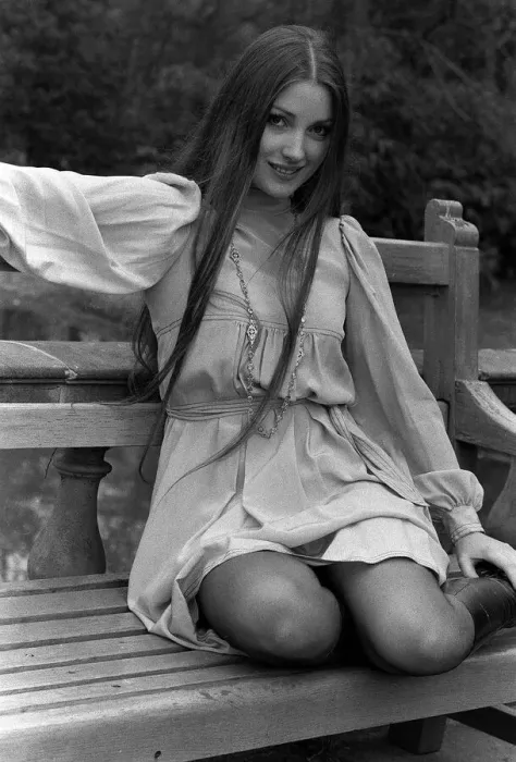 Framed Print : Jane Seymour April 1973 Actress Pictured at Pinewood Studios Framed Print : Jane Seymour April 1973 Actress Pictured at Pinewood Studios