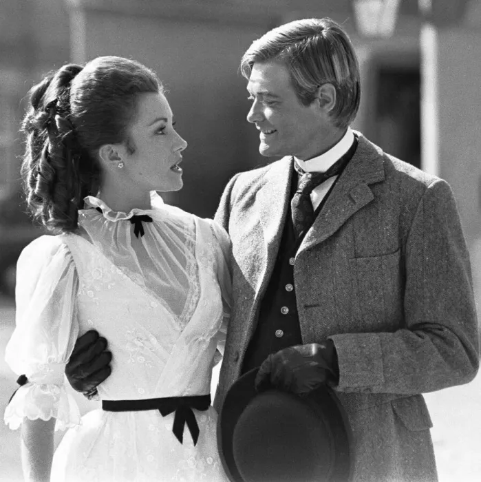 Framed Print : Jane Seymour and Simon Ward seen here at Stratfield Saye House during a break in filming Framed Print : Jane Seymour and Simon Ward seen here at Stratfield Saye House during a break in filming