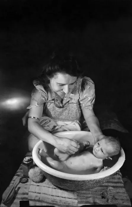 Framed Print : Janet Trayler, 4 weeks old. 15, Everington Road, N. 10. August 1943 P009356 Framed Print : Janet Trayler, 4 weeks old. 15, Everington Road, N. 10. August 1943 P009356