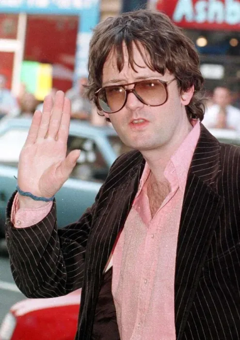 Framed Print : Jarvis Cocker at the Opening of Edinburgh Film Festival August 1997 waving to camera Framed Print : Jarvis Cocker at the Opening of Edinburgh Film Festival August 1997 waving to camera