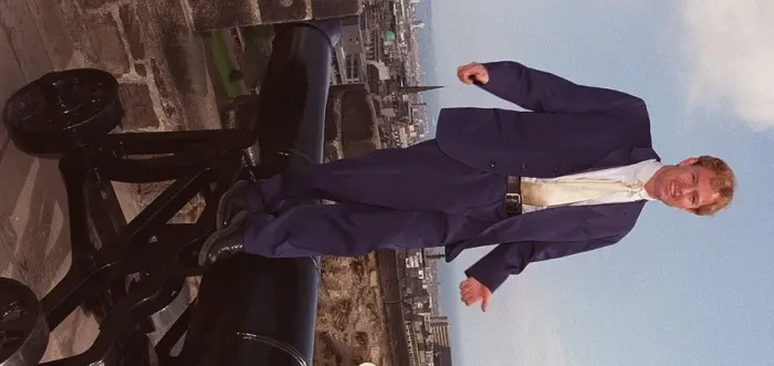 Framed Print : Jason Donovan on Cannon at Edinburgh Castle Framed Print : Jason Donovan on Cannon at Edinburgh Castle