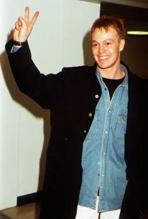 Framed Print : Jason Donovan giving two finger peace sign