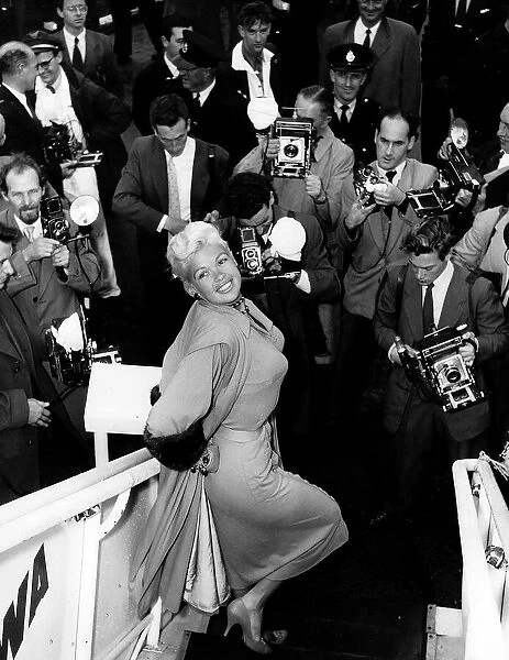 Jayne Mansfield Actress arriving at London Airport DBase MSI