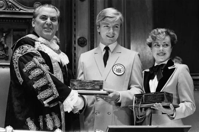 Framed Print : Jayne Torvill and Christopher Dean receive the Freedom of the City of Nottingham Framed Print : Jayne Torvill and Christopher Dean receive the Freedom of the City of Nottingham