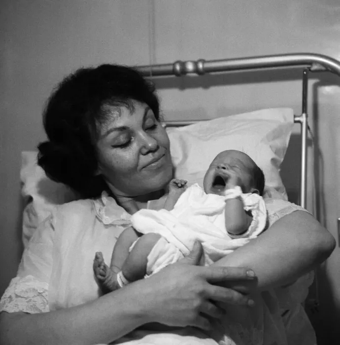 Framed Print : Jazz singer Cleo Laine pictured with her new baby daughter Jaqueline. 6th February 1963