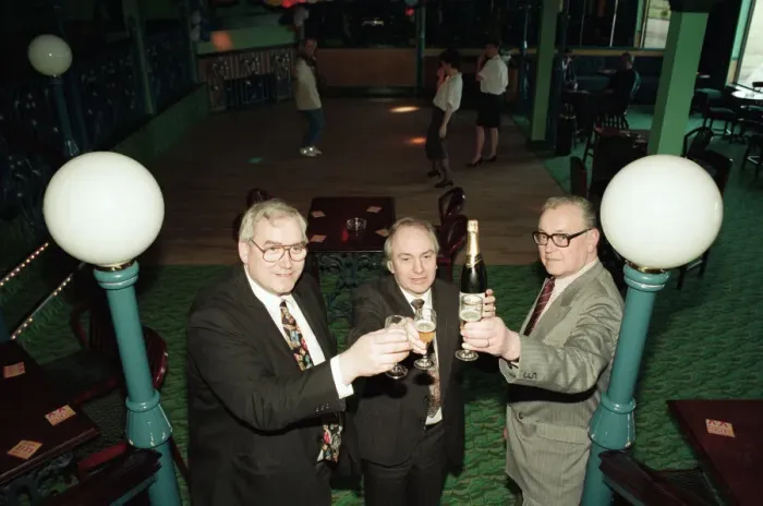 Framed Print : JBs nightspot and restaurant, Damson Parkway, Solihull. 2nd February 1994