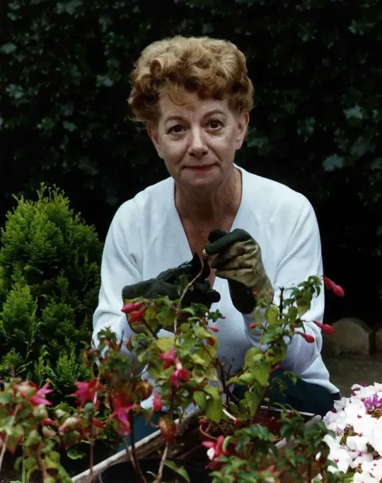 Framed Print : Jean Alexander actress in her garden at home - September 1989 Framed Print : Jean Alexander actress in her garden at home - September 1989