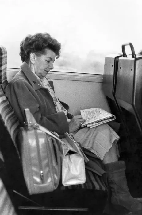 Framed Print : Jean Alexander, Hilda Ogden of Coronation St. commutes between her home town of Southport Framed Print : Jean Alexander, Hilda Ogden of Coronation St. commutes between her home town of Southport