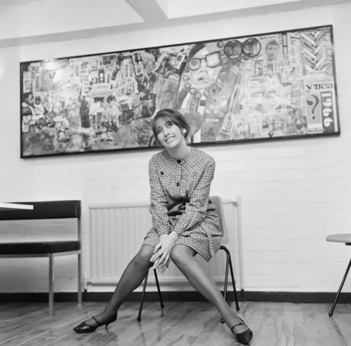Framed Print : Jean Fairclough, Artist from Bolton, aged 24 years old, pictured with her mural