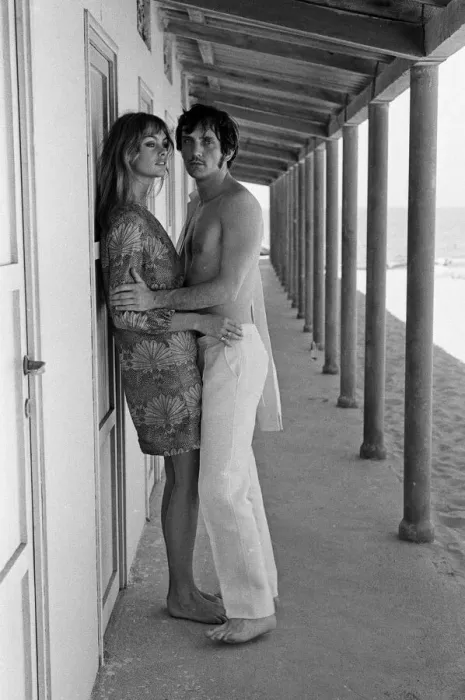 Framed Print : Jean Shrimpton and Terence Stamp in Italy. August 1966 Framed Print : Jean Shrimpton and Terence Stamp in Italy. August 1966