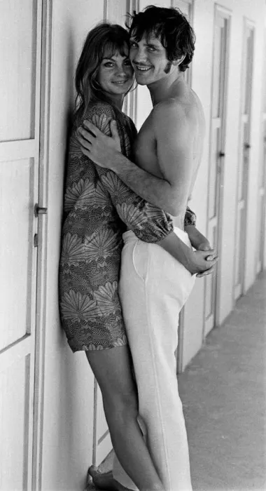 Framed Print : Jean Shrimpton and Terence Stamp in Italy. August 1966
