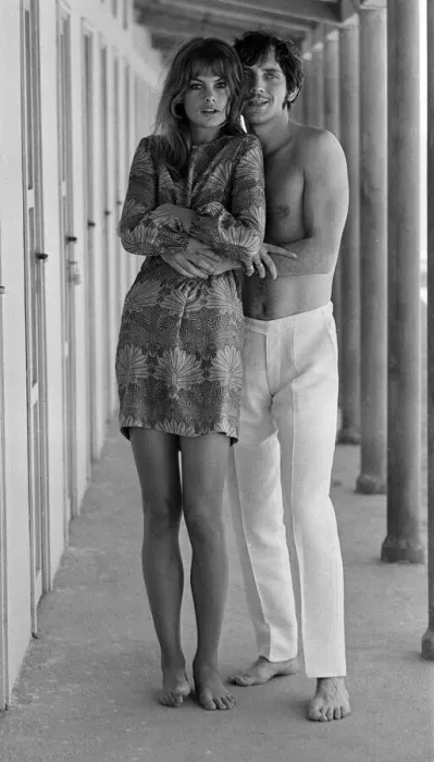 Framed Print : Jean Shrimpton and Terence Stamp in Italy. August 1966 Framed Print : Jean Shrimpton and Terence Stamp in Italy. August 1966