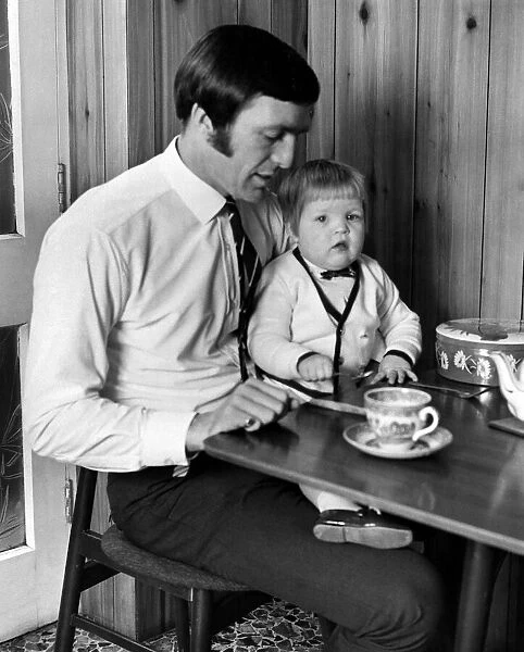 Jeff Astle pictured at home with his youngest daughter Dawn. March 1970 P016891