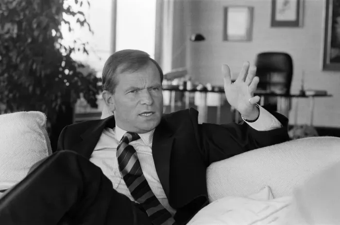Framed Print : Jeffrey Archer pictured in his apartment by the River Thames, London. 9th September 1987 Framed Print : Jeffrey Archer pictured in his apartment by the River Thames, London. 9th September 1987