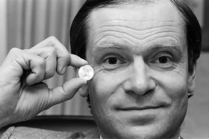Framed Print : Jeffrey Archer in his sumptuous penthouse flat overlooking the Thames on the Albert Framed Print : Jeffrey Archer in his sumptuous penthouse flat overlooking the Thames on the Albert