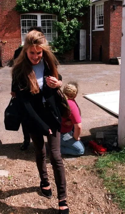 Framed Print : Jemima Goldsmith wife of Imran Khan leaves her parents house in Richmond while Framed Print : Jemima Goldsmith wife of Imran Khan leaves her parents house in Richmond while