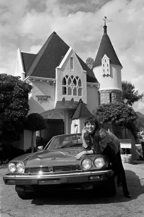 Framed Print : Jenny Agutter, actress, in her Jaguar XIS - 28  /  04  /  1988