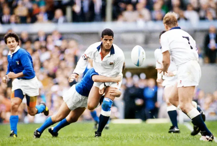 Framed Print : Jeremy Guscott plays with his England team against Italy in the Rugby World Cup 1991
