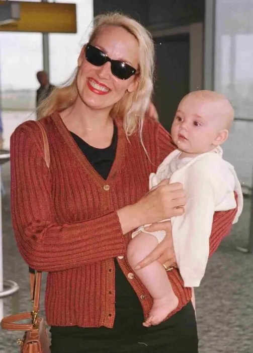 Framed Print : Jerry Hall model actress and new baby Gabriel June 1998 arrive at Heathrow from Nice Framed Print : Jerry Hall model actress and new baby Gabriel June 1998 arrive at Heathrow from Nice