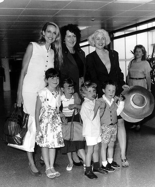 Jerry Hall with her sisters Rosie & Terry with their children on their way to Dublin for