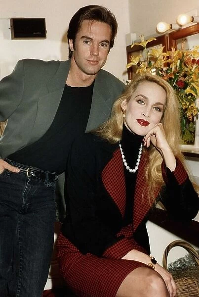 Jerry Hall Supermodel Actress With Mystery Man A©Mirrorpix