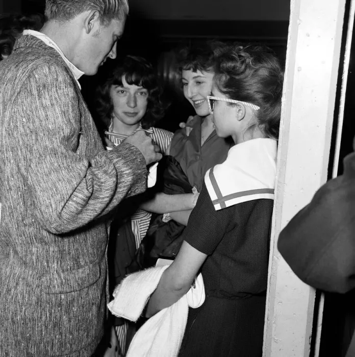 Framed Print : Jerry Lee Lewis and his 13-year-old wife Myra at London Airport to fly home Framed Print : Jerry Lee Lewis and his 13-year-old wife Myra at London Airport to fly home