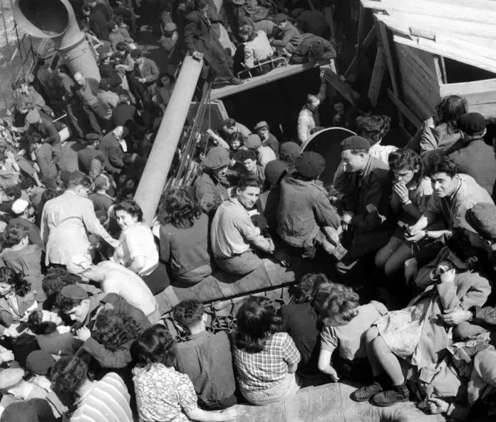 Framed Print : Jewish Refugees return home to Israel 1947 packed on ships