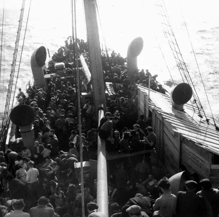 Framed Print : Jewish refugees return home on ships to Israel. 1947 Framed Print : Jewish refugees return home on ships to Israel. 1947