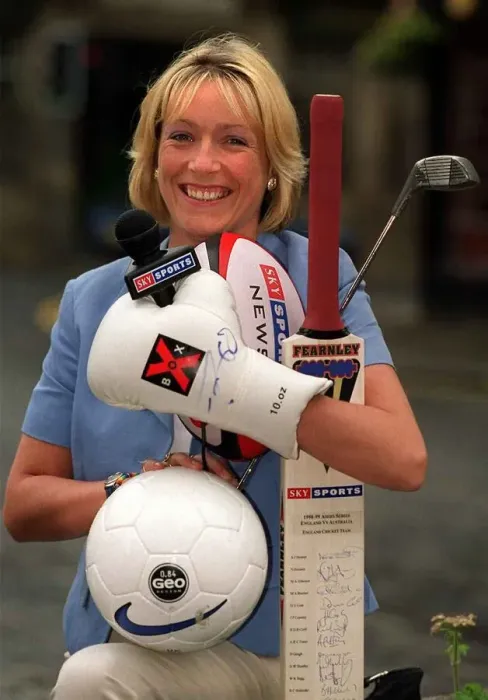 Framed Print : Jill Douglas TV Presenter 1999 who has joined Sky TV holding bat ball golf club Framed Print : Jill Douglas TV Presenter 1999 who has joined Sky TV holding bat ball golf club