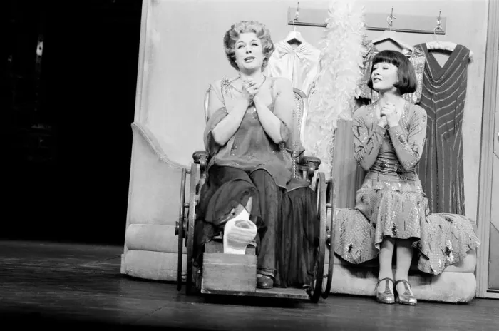 Framed Print : Jill Gascoine, stars as Dorothy Brock in the West End musical 42nd Street