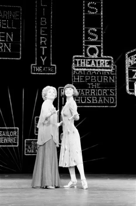 Framed Print : Jill Gascoine, stars as Dorothy Brock in the West End musical 42nd Street