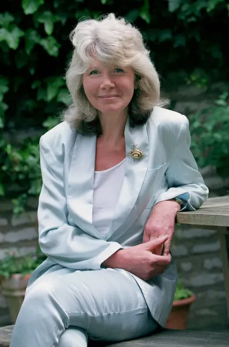 Framed Print : Jilly Cooper writer novelist May 1999 for Nina Myskow feature Framed Print : Jilly Cooper writer novelist May 1999 for Nina Myskow feature