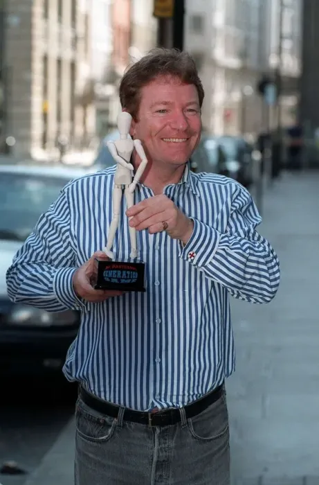 Framed Print : Jim Davidson Comedian / TV Presenter October 1997 Holding the new Generation Game show Framed Print : Jim Davidson Comedian / TV Presenter October 1997 Holding the new Generation Game show