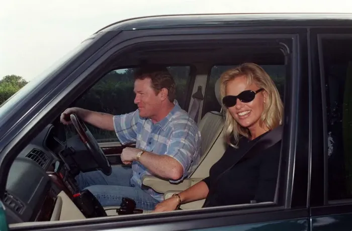 Framed Print : Jim Davidson Comedian / TV Presenter October 1998 Driving jeep with his girlfriend Framed Print : Jim Davidson Comedian / TV Presenter October 1998 Driving jeep with his girlfriend