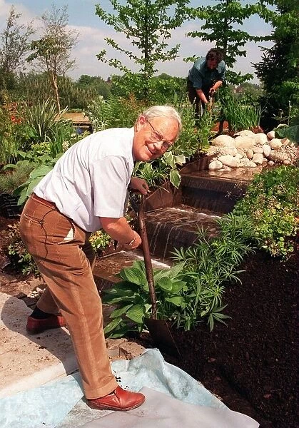 JIM McCOLL OF BEECHGROVE GARDEN AT THE GREAT GARDENS OF ARGYLL AND BUTE AT THE GARDEN