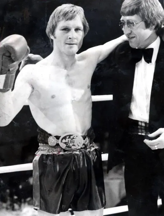 Framed Print : Jim Watt boxer August 1977 with Ken Buchanan after fighting Andre Holyk