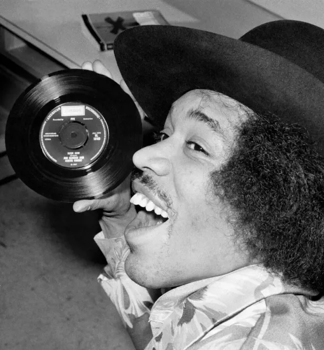 Framed Print : Jimi Hendrix with a copy of his new 7'release with Curtis Knight - Hush Now