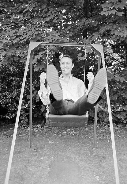 Jimmy Greaves relaxing at England HQ. July 1966