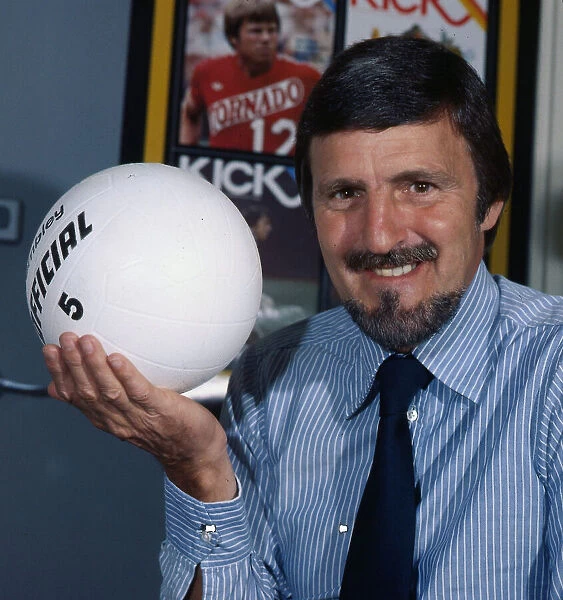 Jimmy Hill former football player 1975 Television presenter holding white number 5