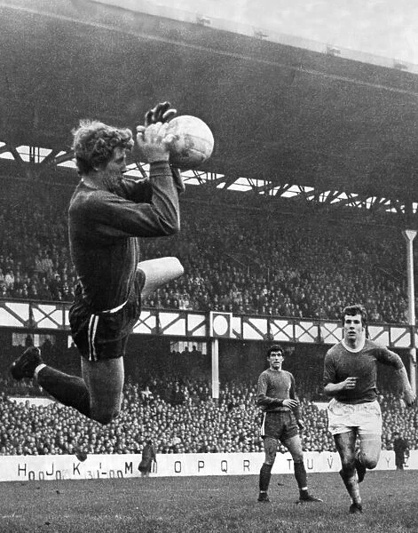 Jimmy Montgomery Sunderland goalkeeper in action during league match against Manchester