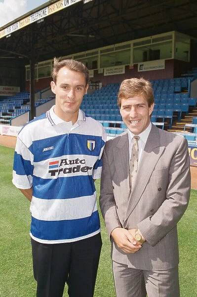 Jimmy Quinn signing for Reading Football Club. July 1992