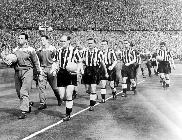Framed Print : JIMMY SCOULAR LEADS NEWCASTLE UNITED ONTO THE PITCH AT WEMBLY FOR THE FA CUP FINAL, 1955 Framed Print : JIMMY SCOULAR LEADS NEWCASTLE UNITED ONTO THE PITCH AT WEMBLY FOR THE FA CUP FINAL, 1955