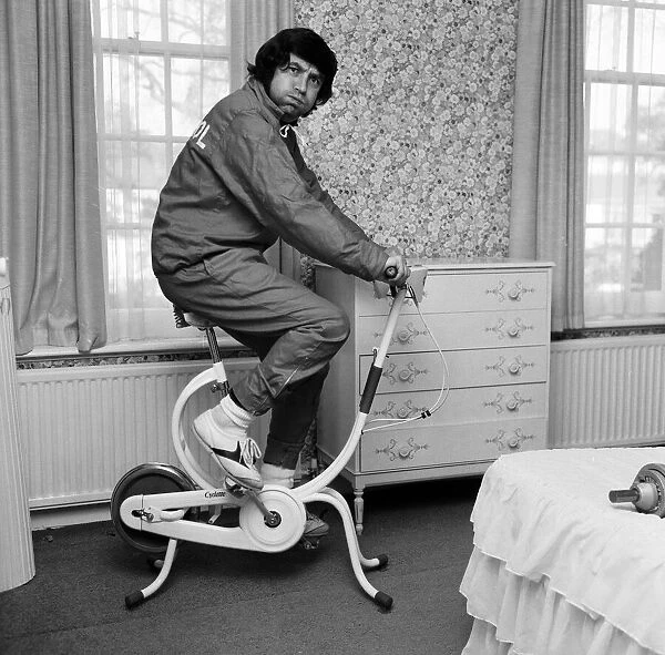 Jimmy Tarbuck, photographed at home in Kingston for a slimmers club feature