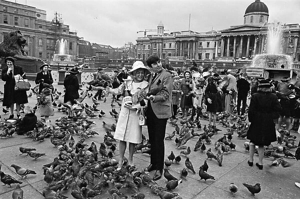 Jimmy Tarbuck in Trafalgar Square, London with Miss Liverpool Maureen Martin