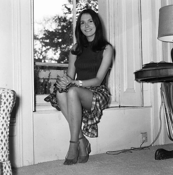 Joan Bakewell at home in Primrose Hill. 22nd October 1971