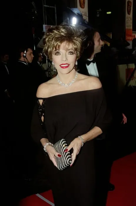 Framed Print : Joan Collins Actress April 98 Arriving for the BAFT Aawards Framed Print : Joan Collins Actress April 98 Arriving for the BAFT Aawards