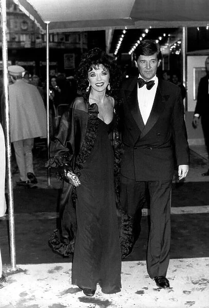 Joan Collins Actress arriving at the Odeon Leicester Square to see the premiere of '