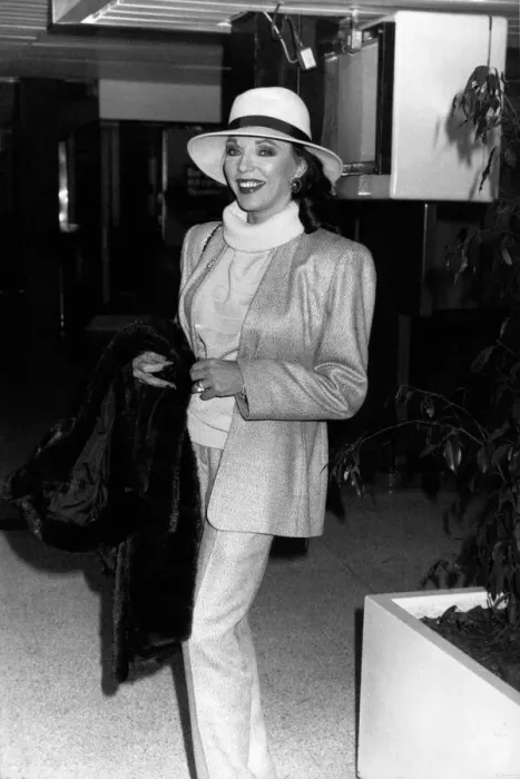 Framed Print : Joan Collins Actress leaving Heathrow for the South of France, December 1989 Framed Print : Joan Collins Actress leaving Heathrow for the South of France, December 1989