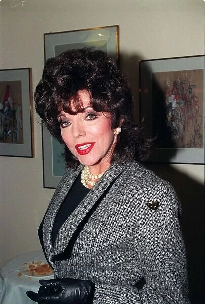 JOAN COLLINS - ACTRESS AT A LUNCH AT THE SAVOY HOTEL 25  /  11  /  1994